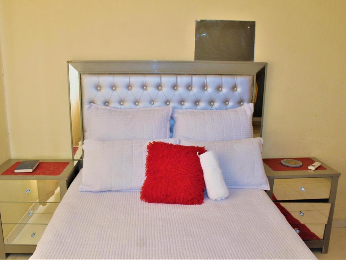 P Wake Guesthouse Opuwo Værelse billede